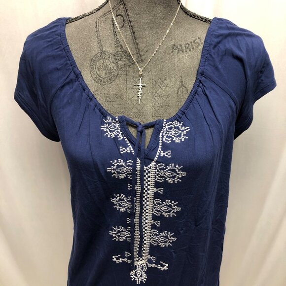 Old Navy Blouse Womens Size Medium Navy Blue Scoop Neck Embroidered Cap Sleeve - Picture 2 of 5